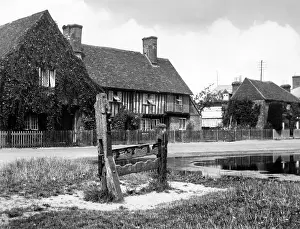 Latticed: ALDBURY STOCKS