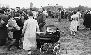 Aldermaston: Aldermaston Marchers in a field