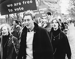 Aldermaston: Aldermaston Marchers with placards and banners