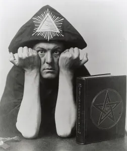 Crowley: ALEISTER CROWLEY