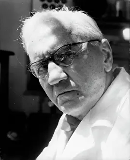 Penicillin: Alexander Fleming, biologist and pharmacologist