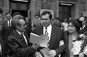 Ural: Alexander Lebed taking part in election campaign, 1996