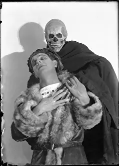 Domplatz: Alexander Moissi as Jedermann and Luis Rainer 1931