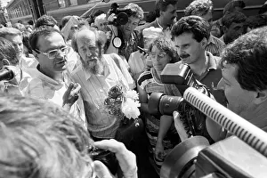 Welcomed: Alexander Solzhenitsyn returns to Russia, 1994