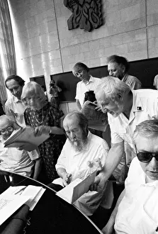Solzhenitsyn: Alexander Solzhenitsyn returns to Russia, 1994