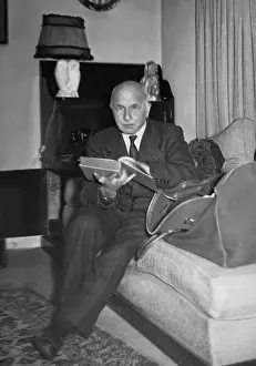 Sanitary: Alexis Carrel in his flat, 1941