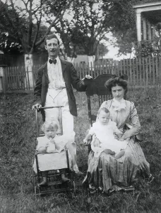 Irish American: Alfred E. Smith at the age of 27 with his wife