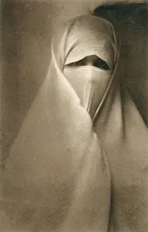 Covert: Algerian woman behind the veil