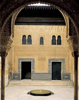 Communicates: Alhambra