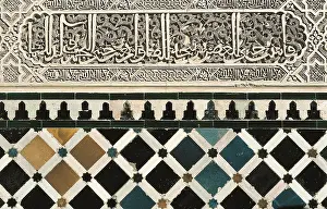 Comares: ALHAMBRA. COLUMN DECORATED WITH