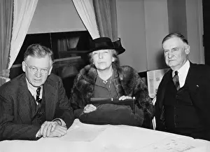 Anti War: Alice Roosevelt Longworth was one of the 800, 000
