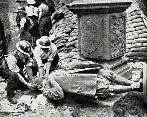 Plinth: All-night bombing of London, WW2