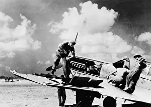 Warhawk: Allies in the Libyan desert. Feeding bullets ?