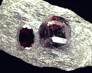 Nesosilicate: Almandite