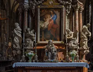 Stephansplatz: Altar, Stephansdom, Vienna, Austria