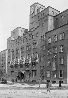 Amalie: Amalienbad in Vienna, 1932