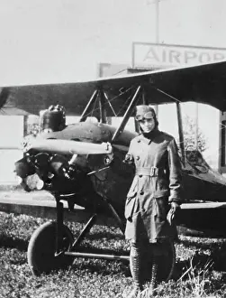 Earhart: Amelia Earhart and Kinner Airster, 1921