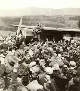 Earhart: Amelia Earhart with her Lockheed Vega 5b Old Bessie