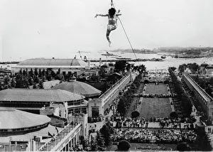 Clings: The American acrobat Tiny Kline with
