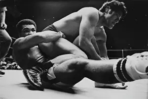 Nippon: The American boxer Muhammad Ali in the battle against