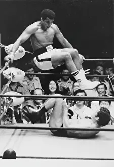 Nippon: The American boxer Muhammad Ali in the battle against