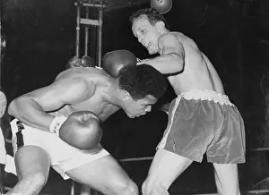 The American boxer Muhammad Ali against British