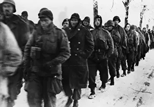 Stopped: American and British prisoners during the Battle of the