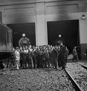 Roundhouse: American and British railroad workers at a