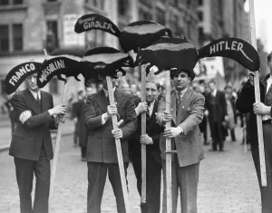 Protestation: American demonstrators on May Day, 1939