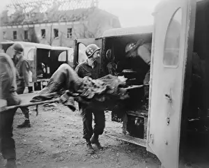 Nordhausen: American medics place an almost-dead German slave
