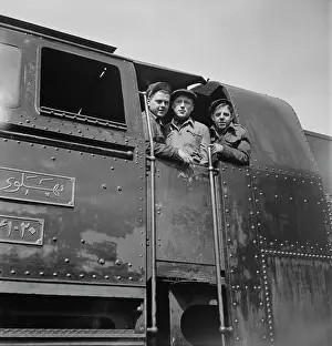 Freight: American, Russian and English engineers in