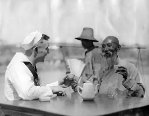 Teapot: US American sailor in China, 1927