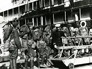 Plank: American troops boarding USS Charles, Southampton, WW1