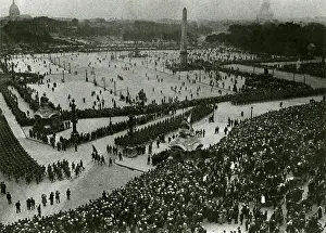 Coeur: American troops parading, Champs Elysees, Paris, WW1