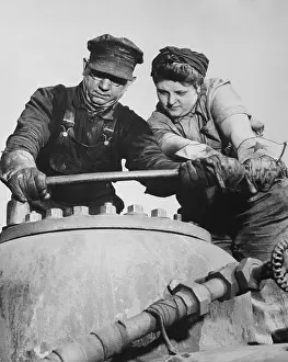 Unfeminine: American women mechanical helper, on the Baltimore