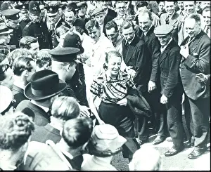 Amy Johnson back from her South Africa flight