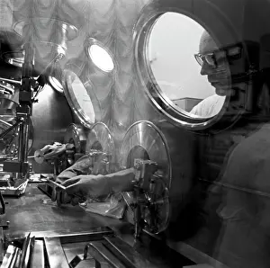 Vacuum: Analysis of lunar soil, 1976