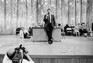 Hypnotic: Anatoly Kashpirovsky runs hypnotic session, 1989
