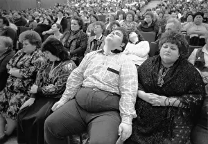 Netelev: Anatoly Kashpirovsky runs hypnotic session, 1989