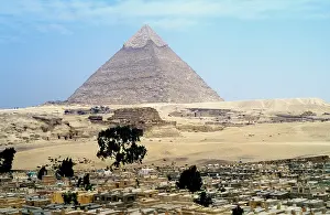 Overlooking: Ancient Egypt: Great Pyramid of Cheops, Giza