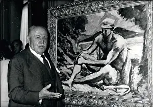 Coubertin: Andre Dunoyer de Segonzac with one of his paintings, Paris