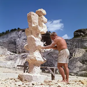 Sankt: Andreas Urteil, Austrian sculptor, at work in Roman quarry