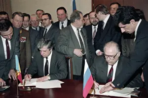 Governments: Andrei Sangheli visits Russia