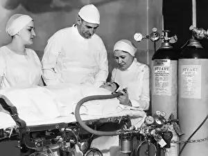 Forde: Anesthesia of a patient with nitrous oxide, 1933