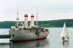 Icebreaker: Angara nuclear-powered icebreaker in Irkutsk, 1998