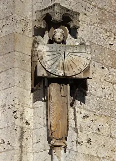 Portail: Angel with sundial, Chartres Cathedral, Chartres, France