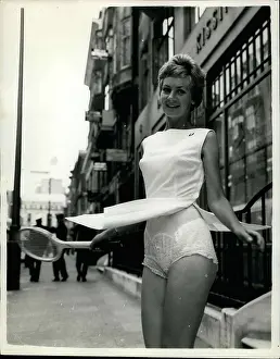 Kissin: Ann Phillips Moore, tennis player, models new outfit