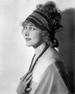 Nilsson: Anna Q. Nilsson - actress