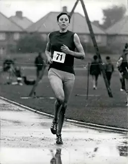 Secs: Anne Smith runs mile in record time, Hayes, Middlesex