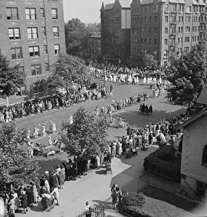 Cheering: Anniversary Day parade of the Sunday school